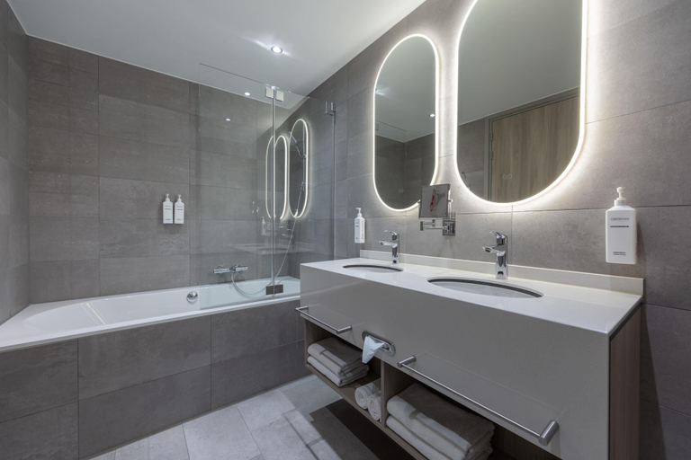 Bathroom 5, Ramada by Wyndham The Hague Scheveningen, The Hague