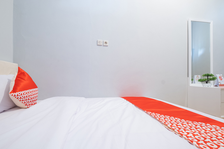 Bedroom 2, OYO 2727 Nareswari Guest House, Magelang