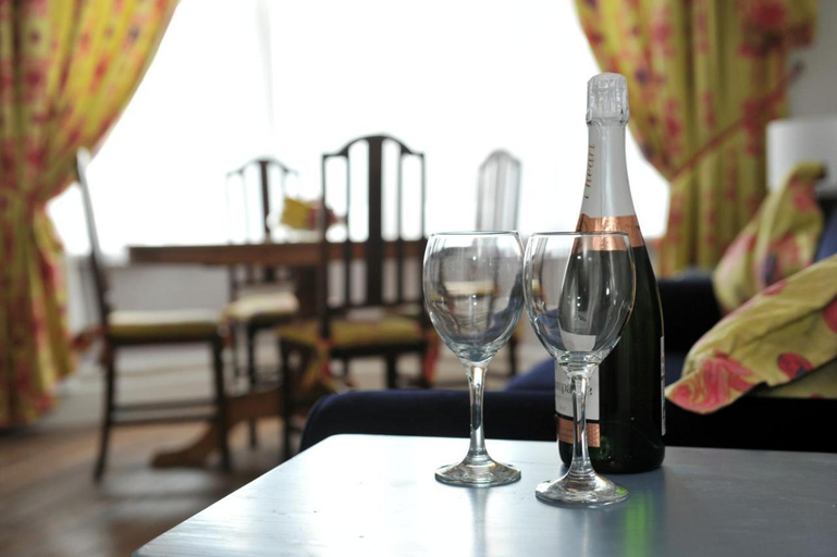 Food & Drinks 4, Beechurst Serviced Apartments, Gloucestershire