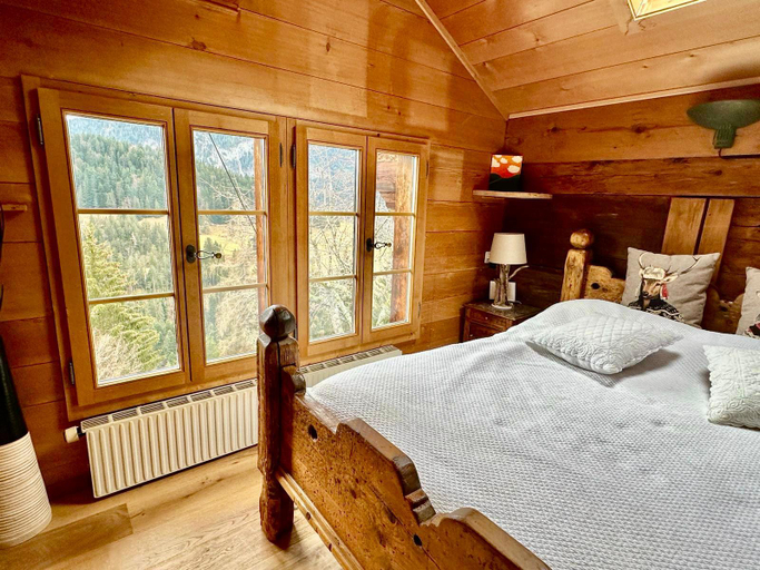 3, 5 BR Gstaad Paradise View Chalet With Outdoor Jacuzzi, Pays-d'Enhaut