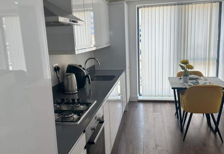Private kitchen 4, Joyden's Wood 2-bed Apt, Sleeps 4 With Wifi, Kent