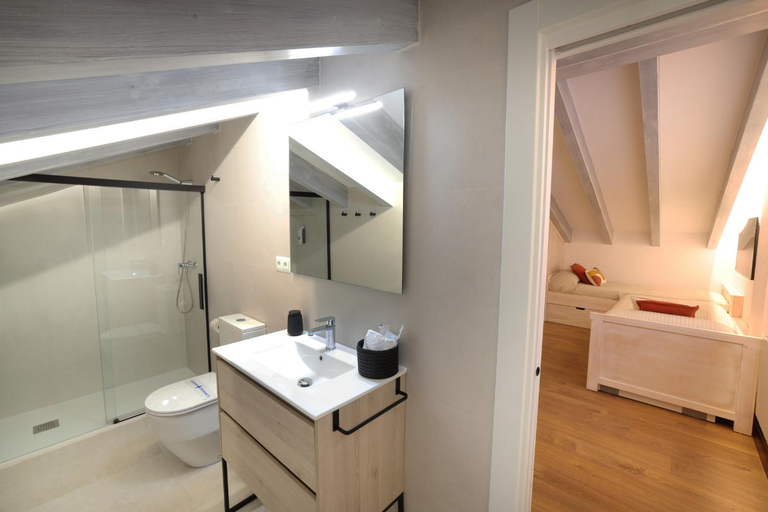 Bathroom 4, Torre de Quintana, Cantabria