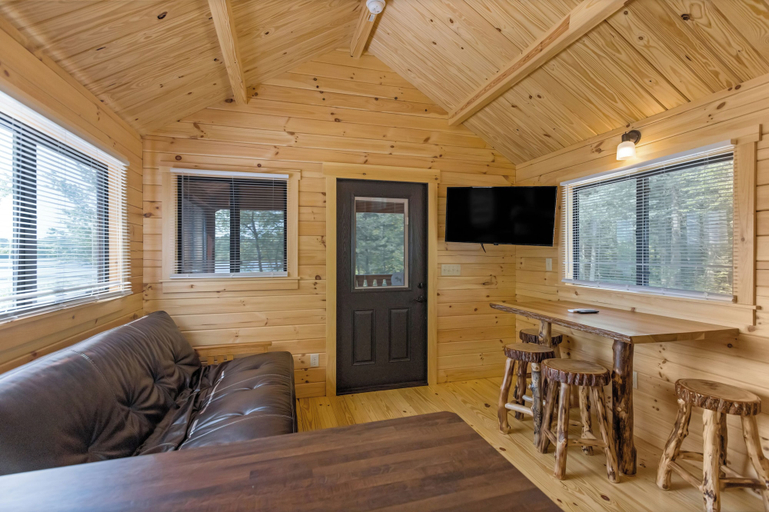Living area 4, Sun Retreats Hospitality Creek, Gloucester