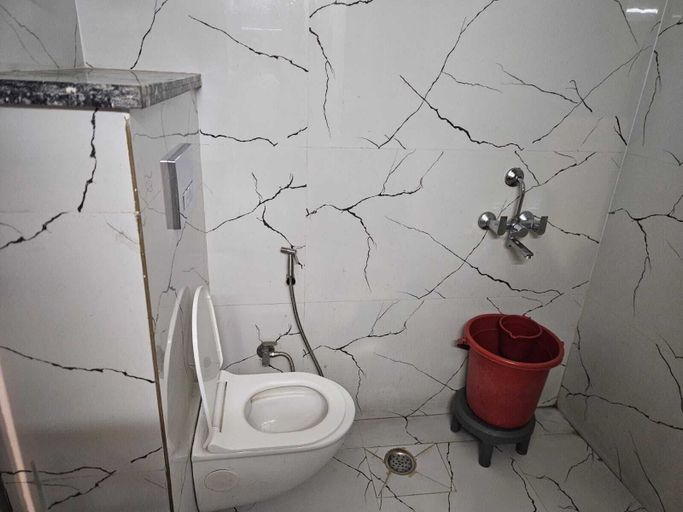 Bathroom 2, Star Hotels Near Medanta hospital, Gurgaon