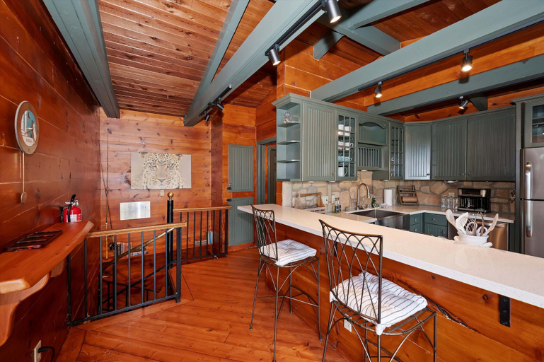Private kitchen 4, Sunsky at Skyforest - 3bdr, San Bernardino