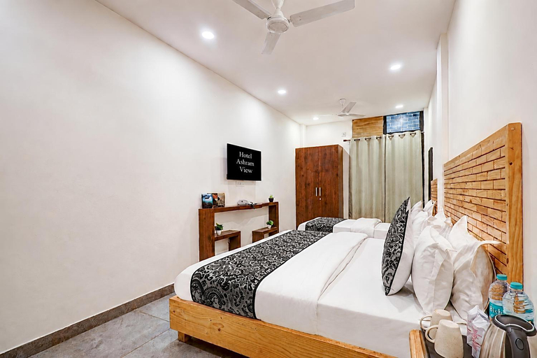 Bedroom 3, Hotel Ashram Suites Near Nizamuddin Railway Station, Delhi