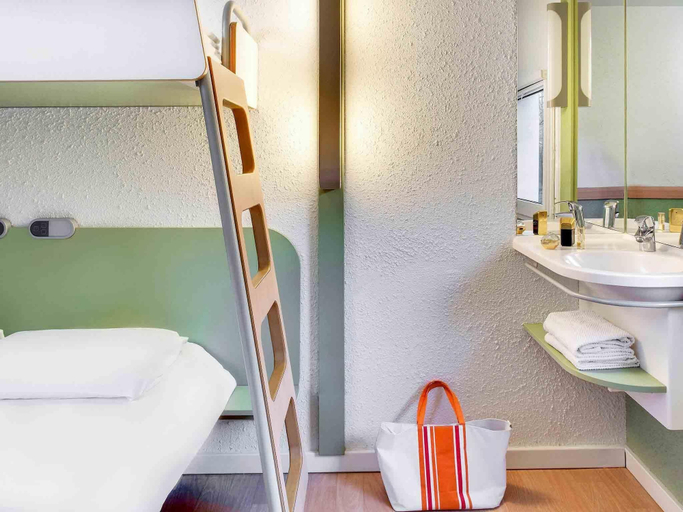 Bathroom 3, ibis budget Vichy, Allier