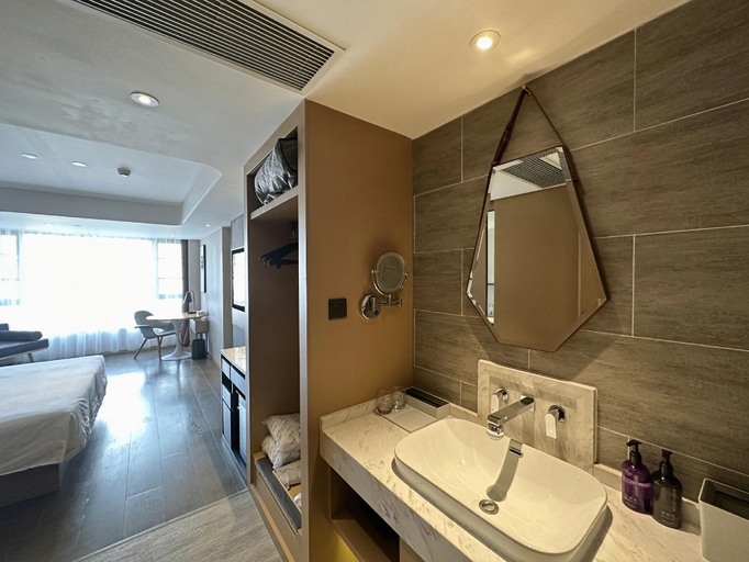 2, Mercure Zhuhai Lovers Road Beach Swimming Pool, Zhuhai