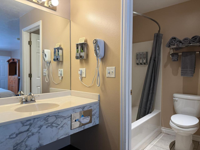 Bathroom 5, Cathedral Valley Inn, Wayne