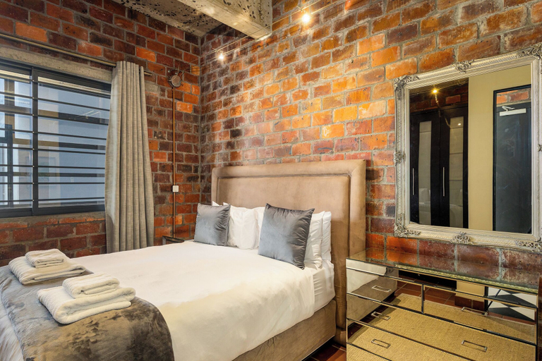 Room 4, Stylish Temple House Loft by CTHA, City of Cape Town