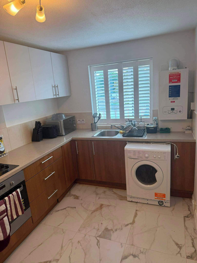 Private kitchen 3, Apartment Sleeps 6 With Parking, London