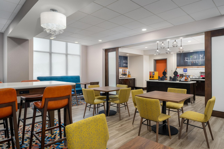 Food & Drinks 5, Hampton Inn Baltimore Bayview Campus, Baltimore