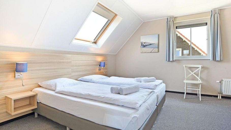 Bedroom 2, Dormio Strand Resort Nieuwvliet-Bad, Sluis