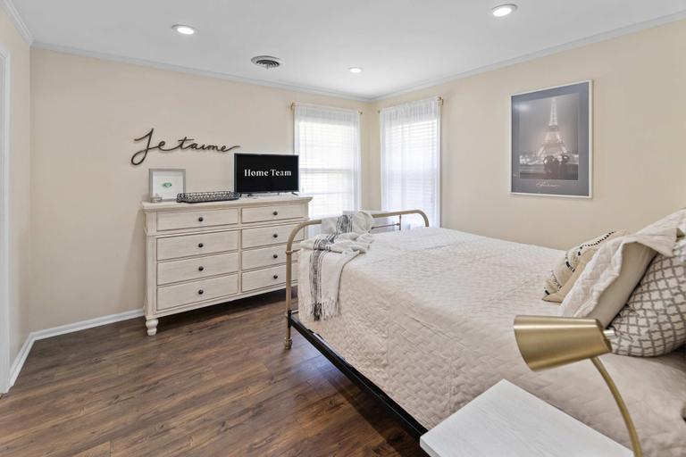 Room 4, Modern Memphis Retreat - Sleeps 7 - Fireplace, Shelby
