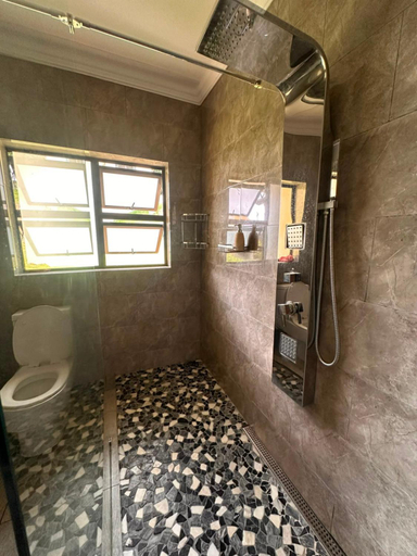 Bathroom 2, Villas Castan