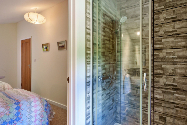 Bathroom 4, Stunning Bamburgh Coast Apartment, Devon