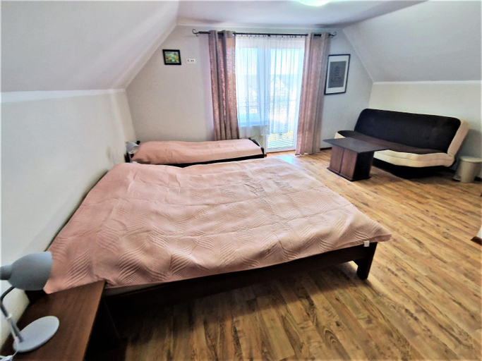Bedroom 2, WILLA BOOMERANG, Puck