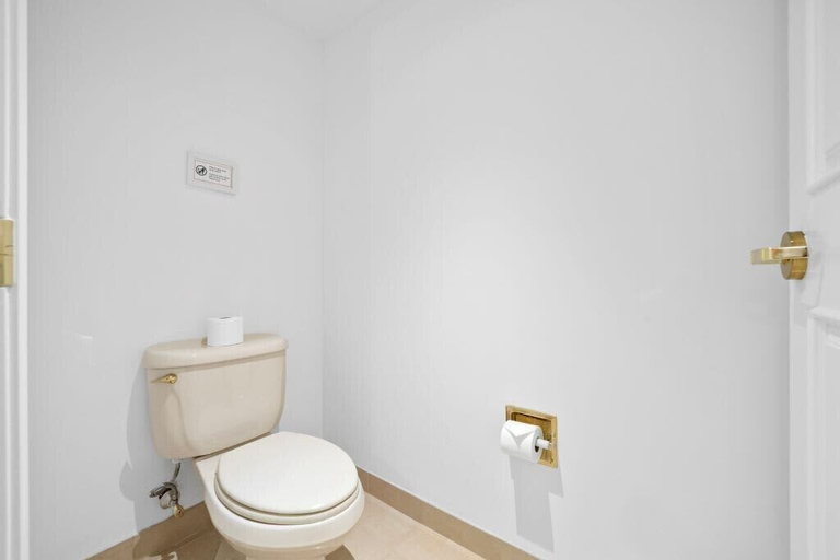Bathroom 5, CozySuites at Showboat, Atlantic