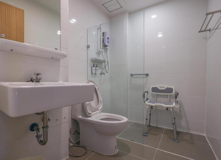 Bathroom 5, Easy Hotel, Muang Lamphun