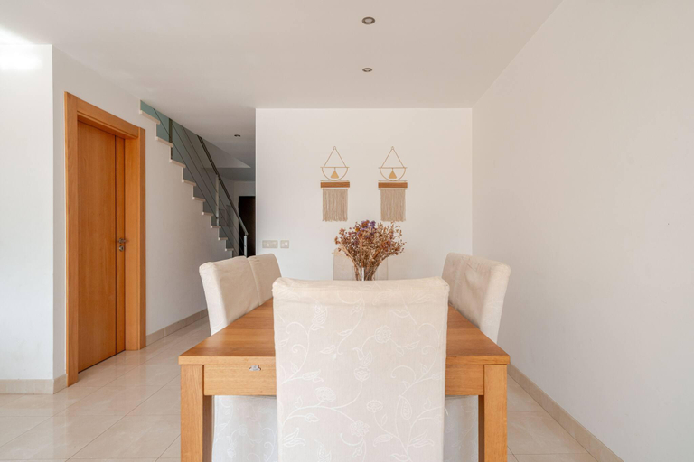 5, Charming Holiday House with Stunning Views in Albufeira, Albufeira