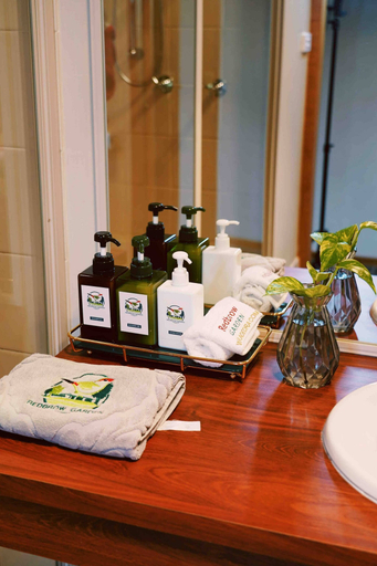 Bathroom amenities 3, Rural Lakeside Retreat at Redbrow Garden, Yass Valley