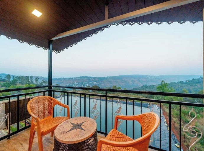 Property grounds, Hiltan Valley Resort, Satara