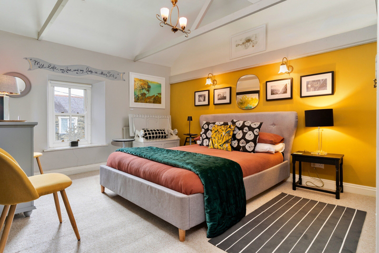 Room 4, Artistic Fishguard Cottage for 4, Pembrokeshire