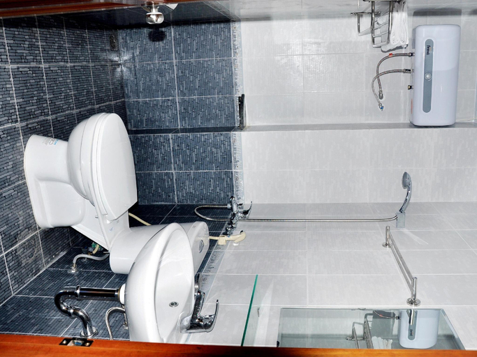 Bathroom 5, Bao Son 2 Hotel, Huế