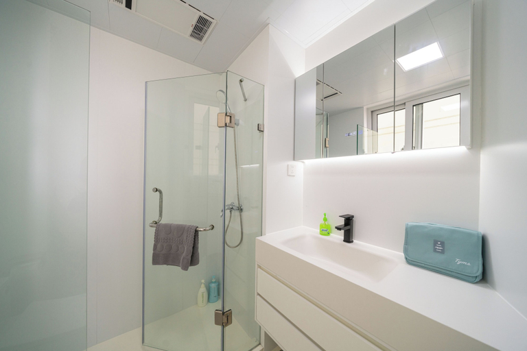 Bathroom 5, Tyms 2BR 2BA APT Xujiahui Huijing Garden, Shanghai