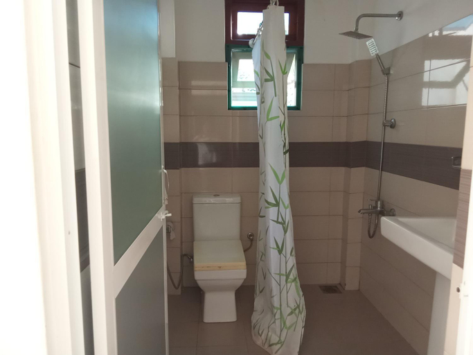 Bathroom 4, village inn Resort, Negombo
