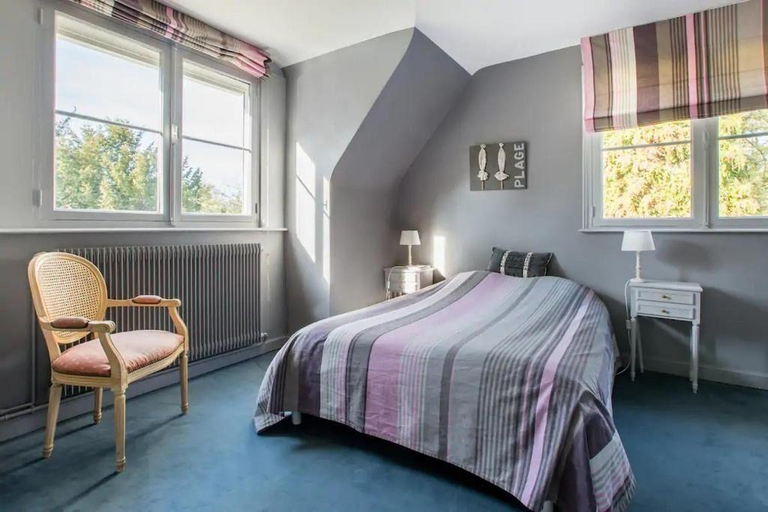 Bedroom 5, Les Glycines, Nord