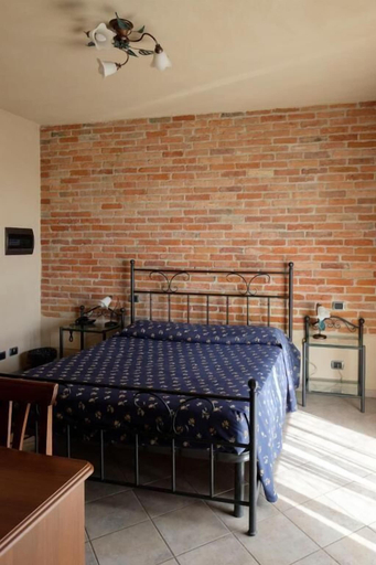 Bedroom 2, HOTEL LE BOTTI, Cuneo