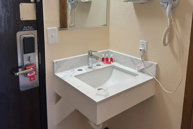 Bathroom 2, Ember Inn Suites Waite Park, Stearns