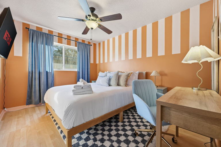 Room 4, Tropical Tee - Putt Putt - Pool - Hot Tub - Bikes, Pinellas