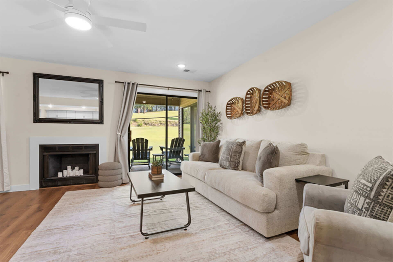 Living area, The Fairway at the Pointe Royale, Taney