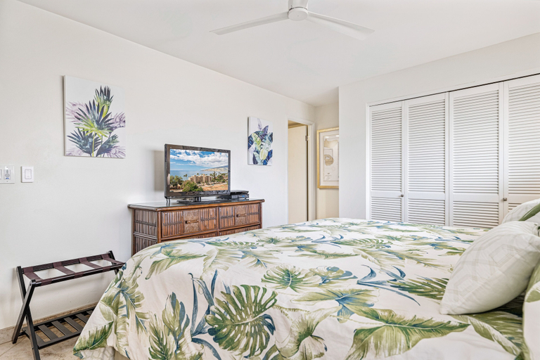Bedroom 3, Kihei Beach, #406^ 1 Bedroom Condo by RedAwning, Maui
