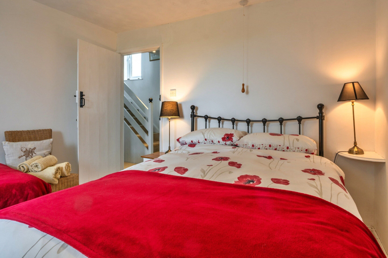 Room 2, Luxury Cornish Countryside Hut for 2, Cornwall