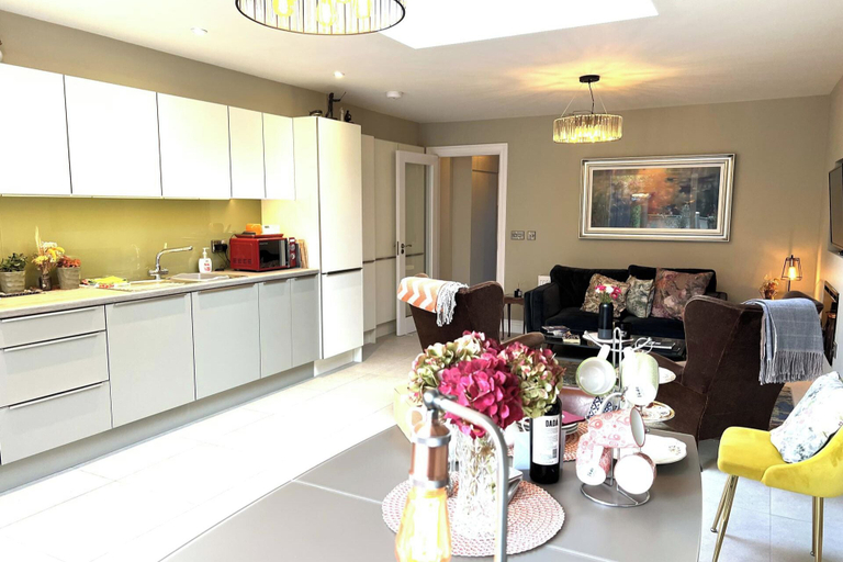 Interior 4, 4 Bed House Sleeps 7 - Parking Garden Wifi