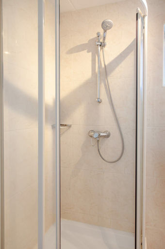 Bathroom 2, Luxury Makkum Beachvilla for 6, Wûnseradiel