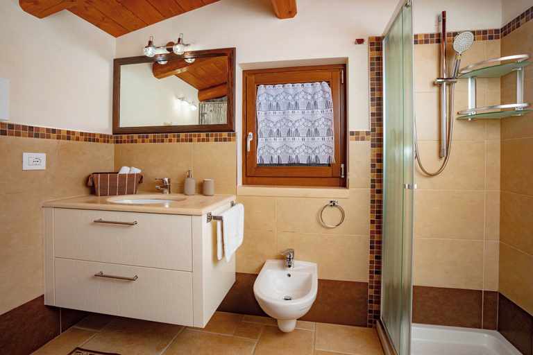 Bathroom 4, B&B Il giardino degli ulivi, Bari