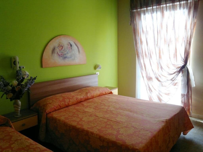 Bedroom 4, Hotel Simon, Rimini