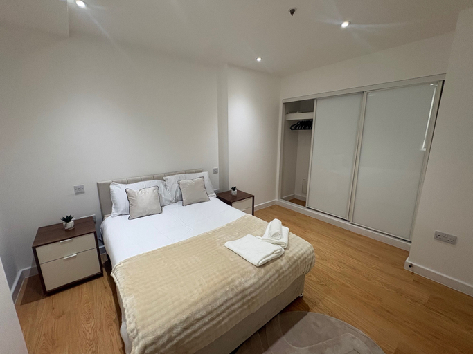 Room 5, Executive 1 Bedroom Apartment- East Croydon, London
