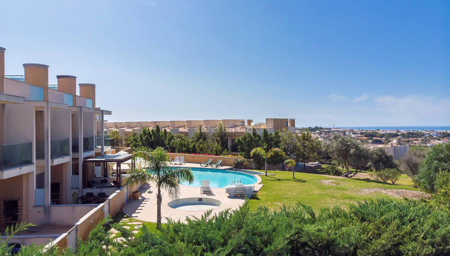 Swimming pool 3, Charming Holiday House with Stunning Views in Albufeira, Albufeira