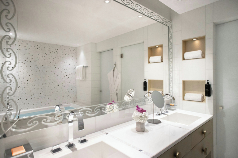 Bathroom 5, Mandarin Oriental, Paris, Paris