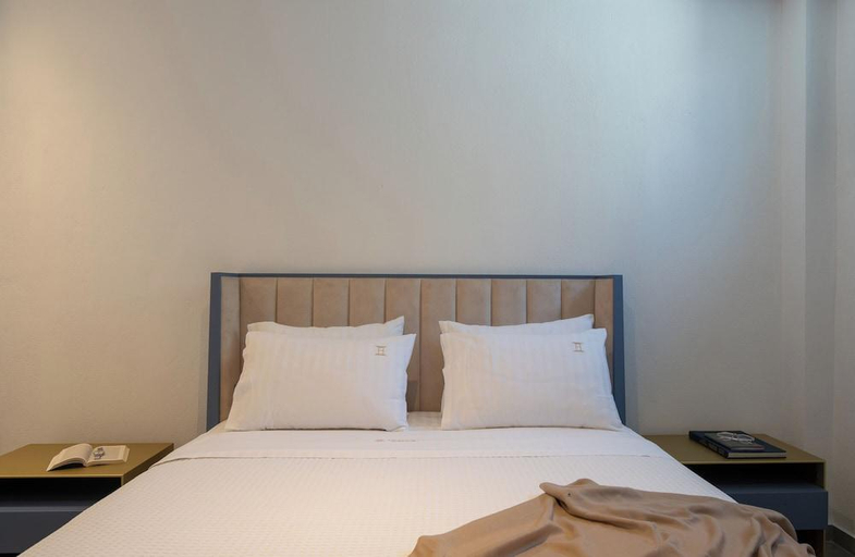 Bedroom 4, Acropol Golden Suites, Central Macedonia