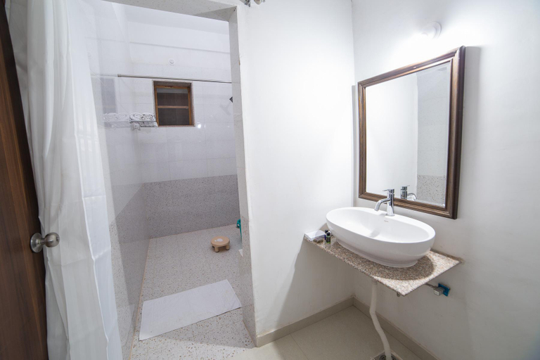 Bathroom, The Kumbhalmer Resort & Spa, Udaipur