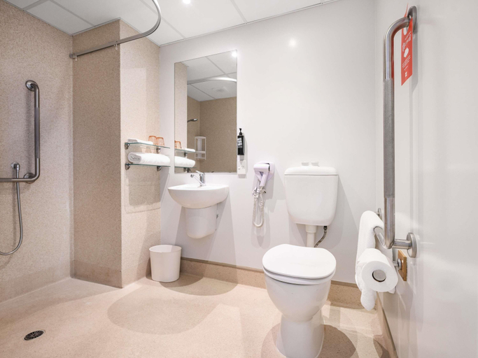 Bathroom 4, ibis Rotorua, Rotorua
