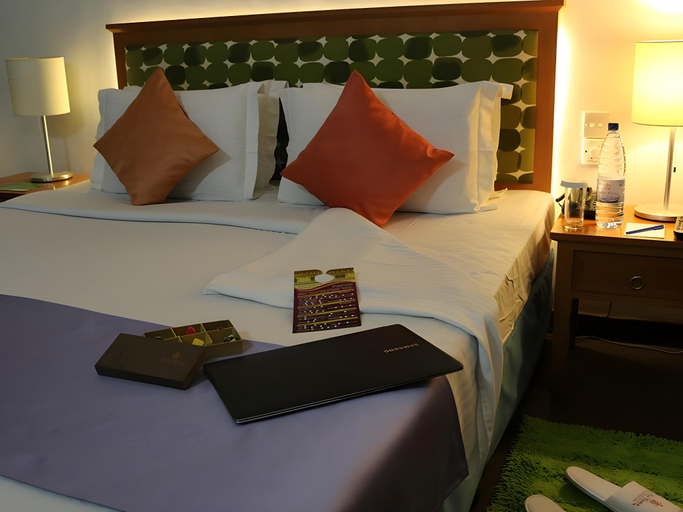 Bedroom 2, Clarion Hub Hotel, Negombo