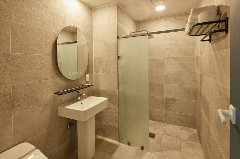 Bathroom, Yeosu Haemirion Pool Villa & Resort, Yeosu