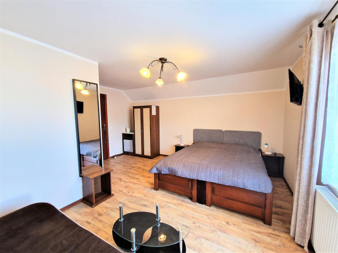 Bedroom 3, WILLA BOOMERANG, Puck